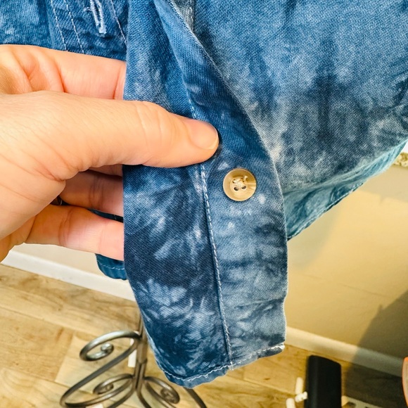 The Dye 2 Dye 4 Fettucini Blue Tie-Dye Shirt with Heart Detail Size Medium - Picture 9 of 11